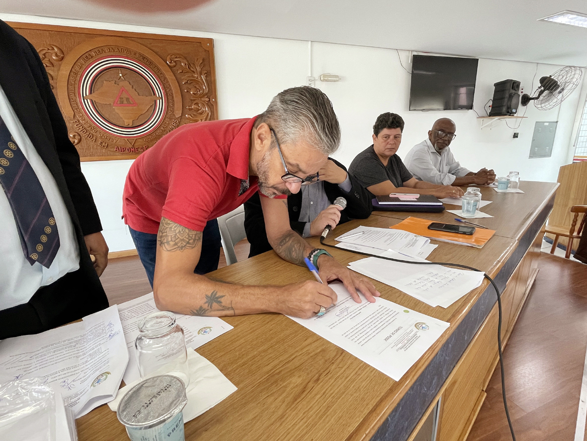 Secretário da Diretoria Executiva assina Termo de Posse.JPG